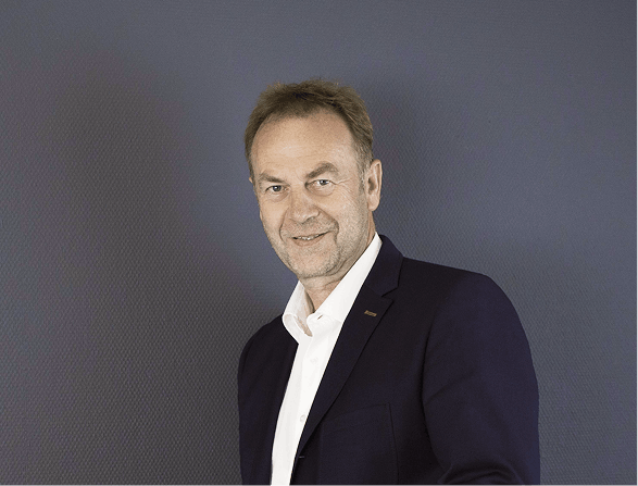 Udo Kreibich, an der Wang gelehnt 4 (1)